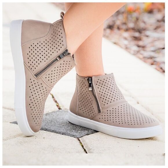 Pierre Dumas Comfort Foam Perforated Slip On Sneakers High Top Taupe Fast-5 - Picture 1 of 11